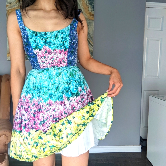 ABS floral mini dress. - Picture 2 of 5